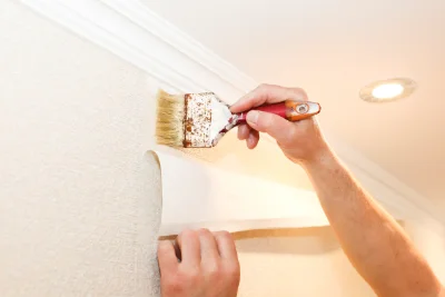 Pose de papier peint au Monteil — revêtements muraux et toiles de verre